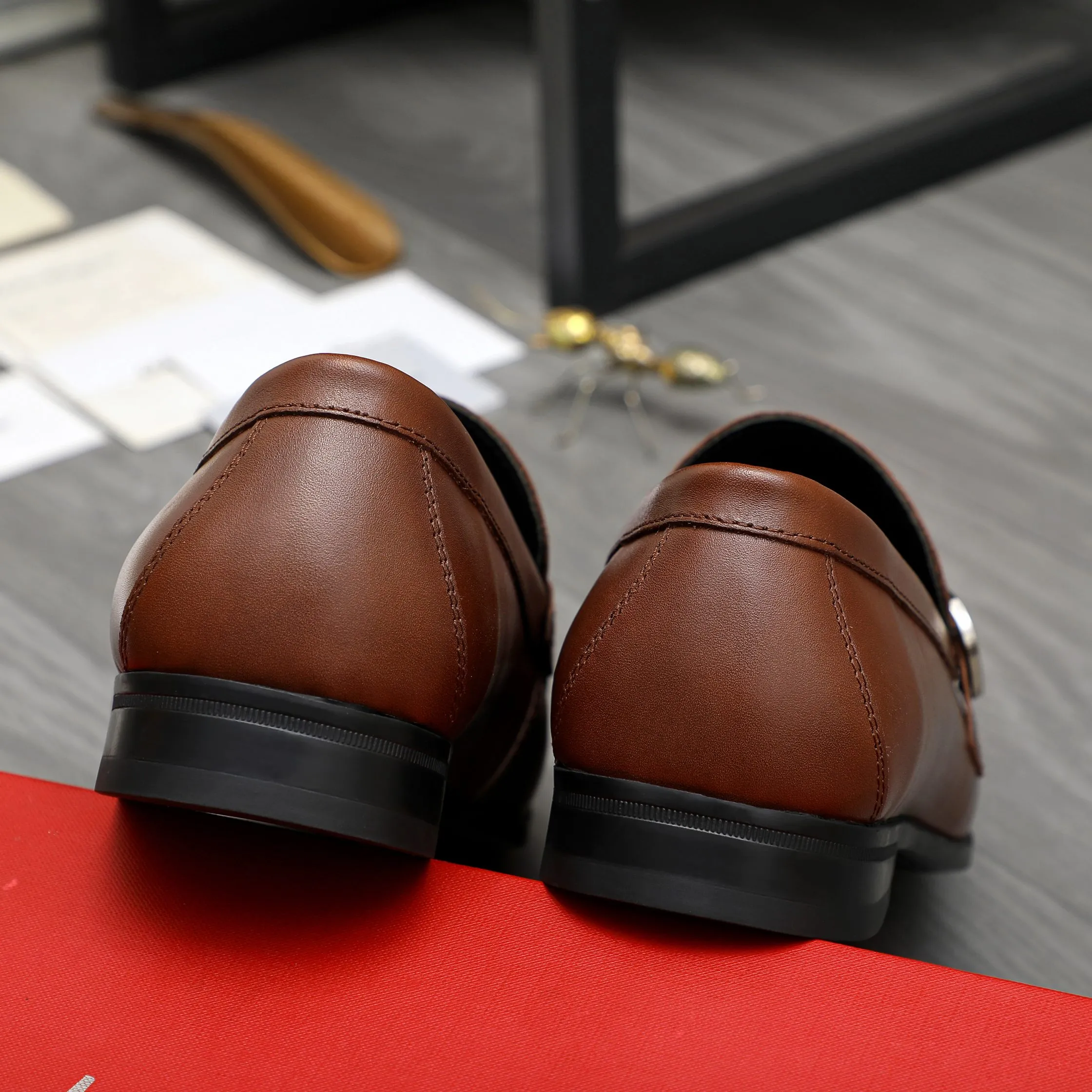 Men's shoes 💰p460 Product trademark: Ferragamo " Ferragamo ] Business slip-on leather shoes Regular size: 38-45 Product material: Selected stone grain cowhide upper, cowhide lining, original rubber outsole